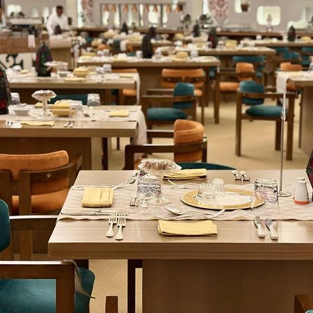 The Venue Jeddah Corniche Hotell Eksteriør bilde The dining room at the Emirates Lounge at Dubai International Airport