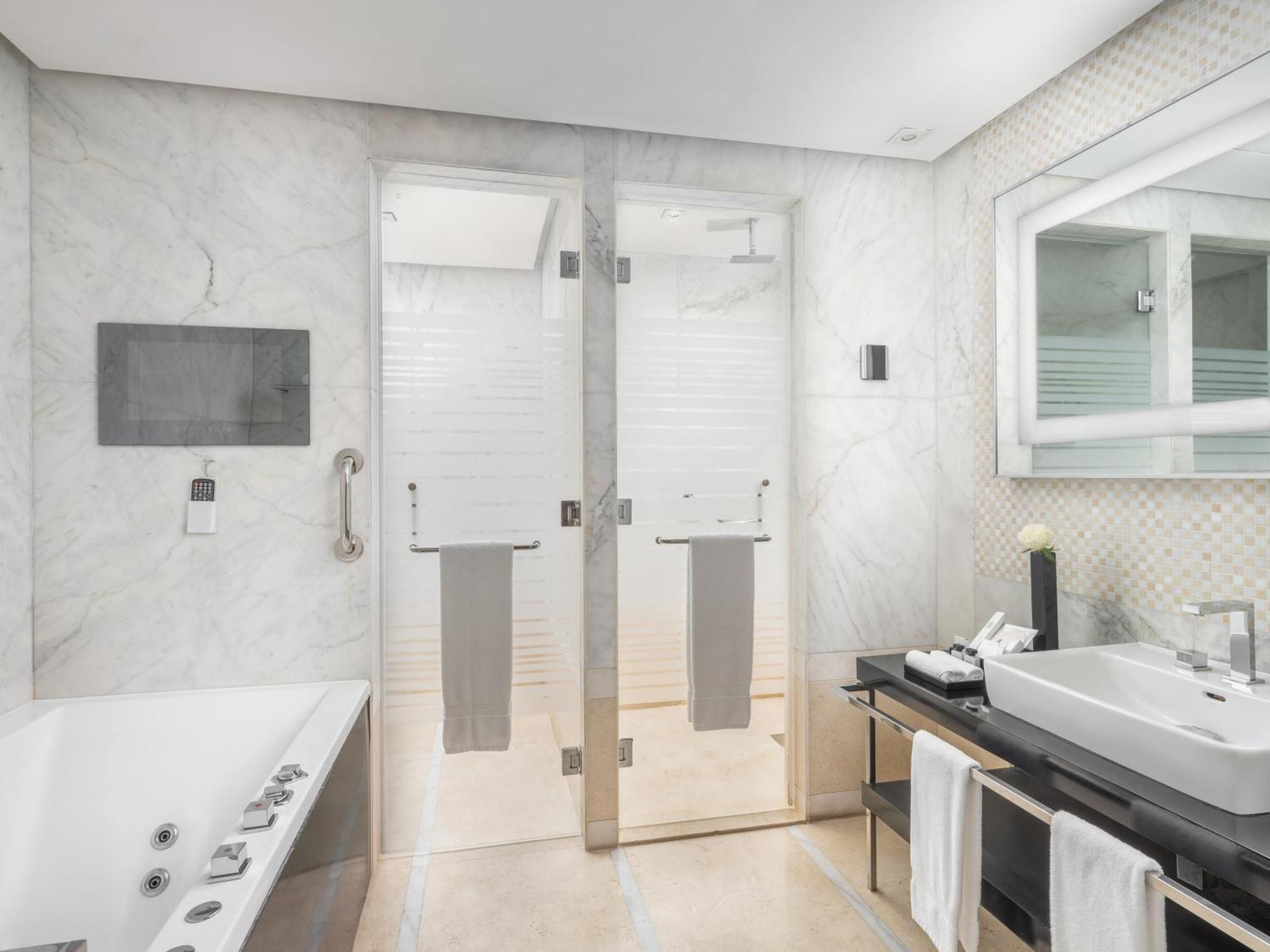 The Venue Jeddah Corniche Hotell Eksteriør bilde Bathroom