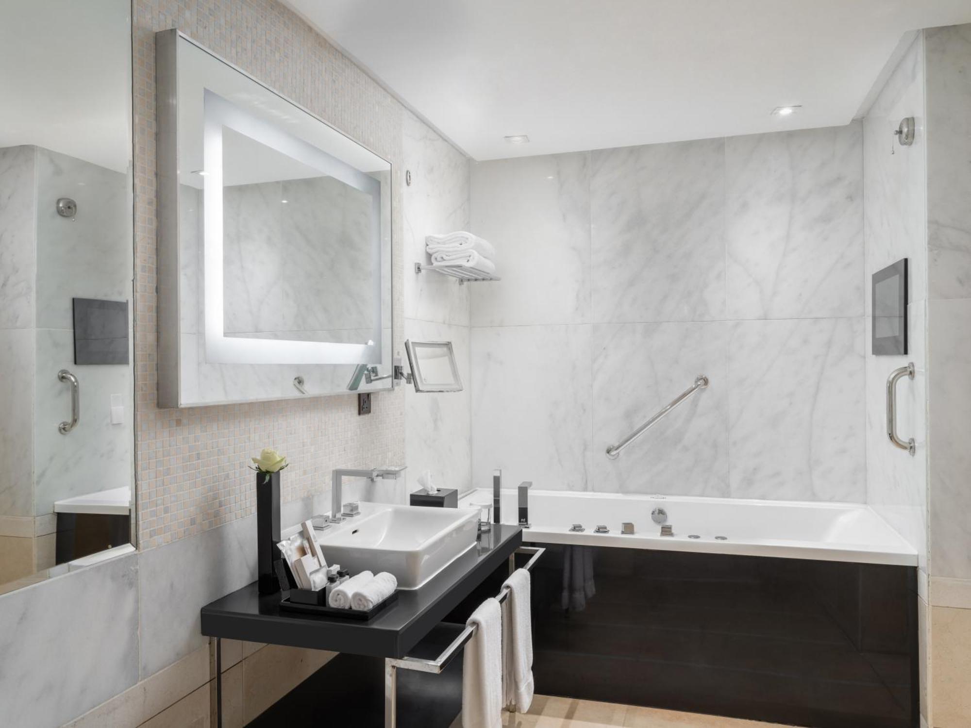 The Venue Jeddah Corniche Hotell Eksteriør bilde Bathroom